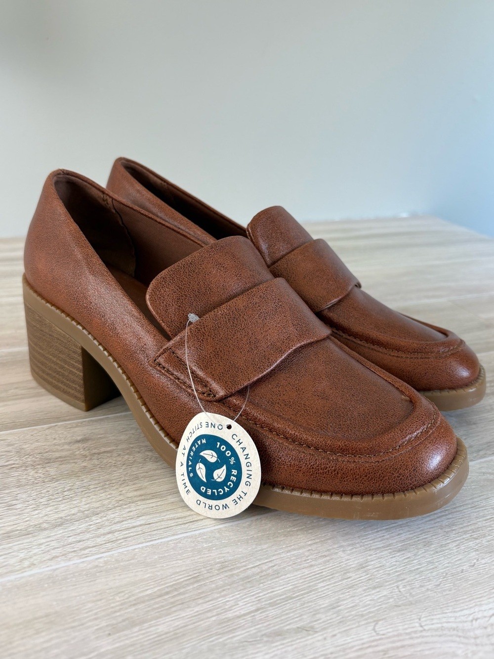 Baretraps Women's Accord Penny Loafers Auburn Chunky Heel Size 8M EUC Comfort